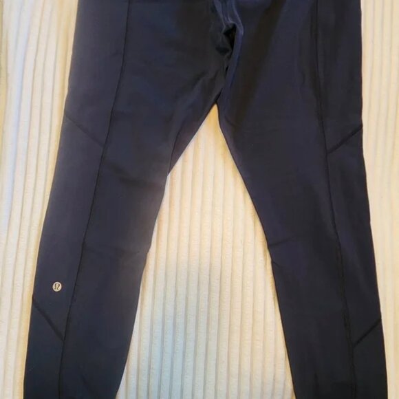 Lululemon Run: Ice Queen 7/8 Tight Navy - Picture 14 of 14